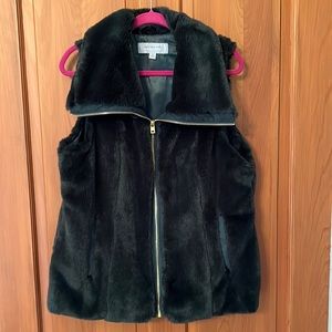 Marc New York Vest - Dark Green. Faux Fur.